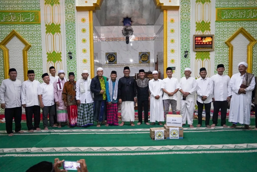 Sambil Beri Bantuan Masjid, Helldy Kembali Gelar Tarjung
