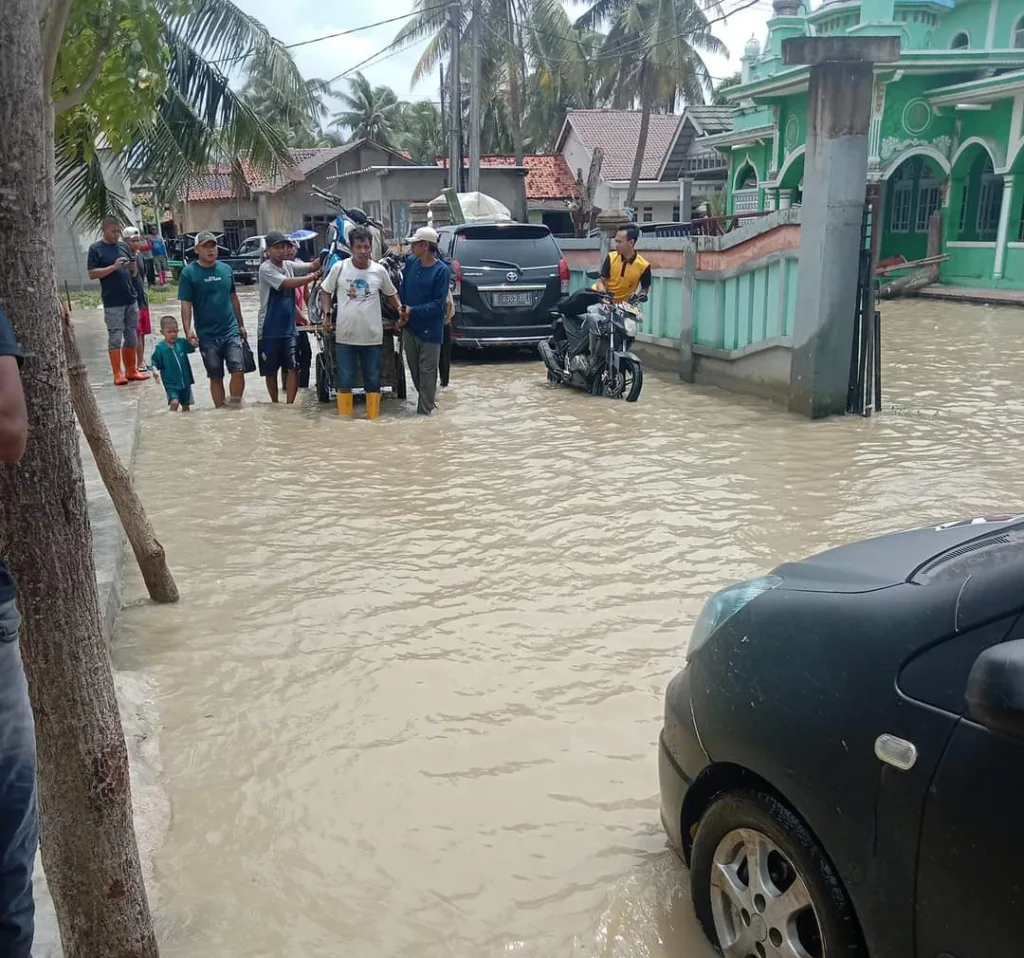 Intensitas Hujan Tinggi,  Kabupaten Bekasi Terendam Banjir, Hingga Merendam Ribuan Hektar Sawah.