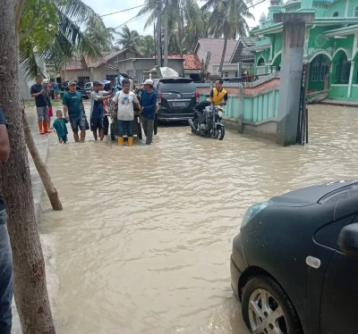 Intensitas Hujan Tinggi, Kabupaten Bekasi Terendam Banjir, Hingga Merendam Ribuan Hektar Sawah.