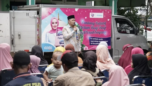 Berbagi Bahagia Ramadan, LAZ Al Azhar Distribusikan Bantuan Paket Sembako untuk Keluarga Duafa