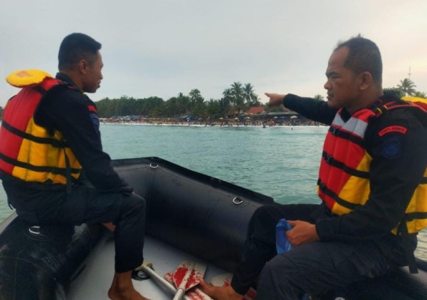 Cipta Kondisi Aman Dan Kondusif, Satbrimob Polda Banten Gelar Patroli di Sepanjang Pantai Anyer