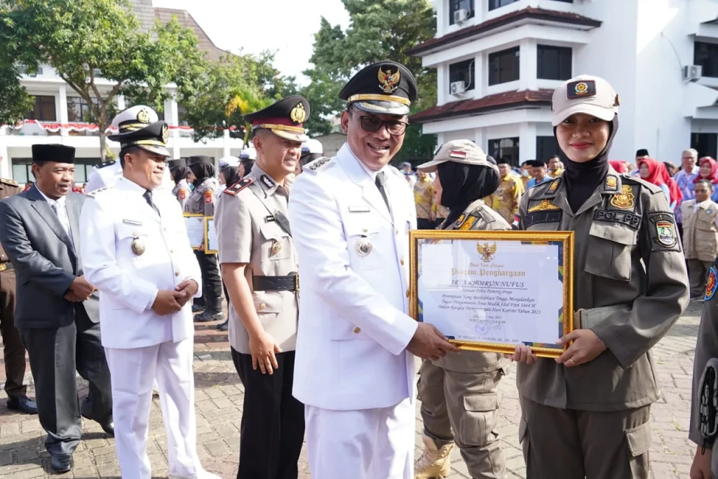 Helldy Beri Penghargaan Puluhan Petugas Perempuan Berdedikasi Mengamankan Pelaksanaan Mudik Lebaran 2023