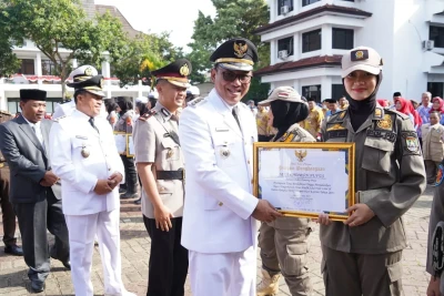 Helldy Beri Penghargaan Puluhan Petugas Perempuan Berdedikasi Mengamankan Pelaksanaan Mudik Lebaran 2023