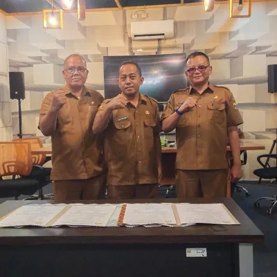Sertijab Sekdis Kominfo Kota Serang, H. Sudirman Serahkan Jabatan kepada Herry Suswanto