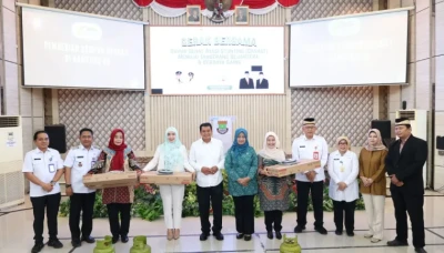 Bupati Tangerang Salurkan Bantuan untuk Keluarga Berisiko Stunting