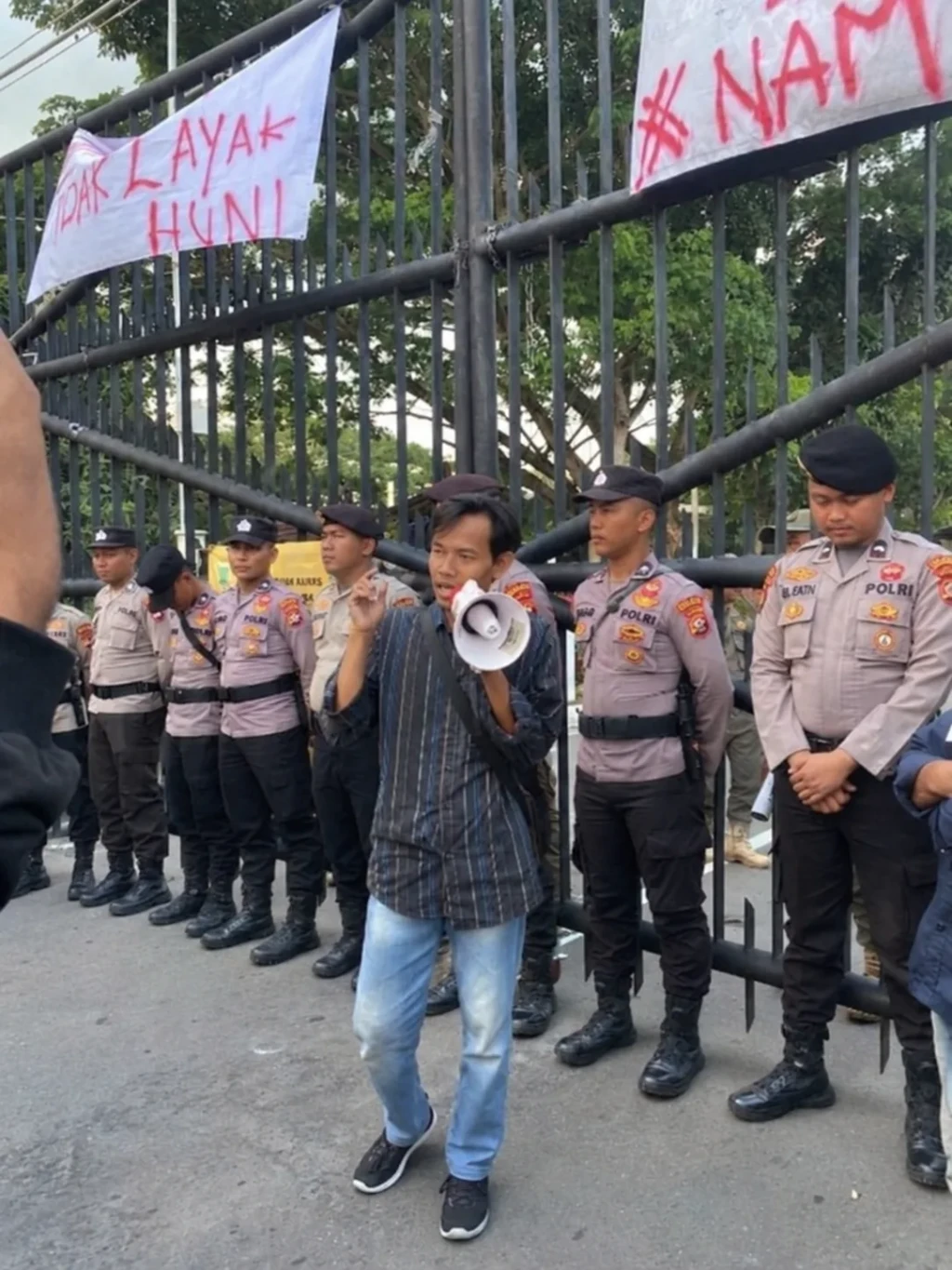 “Bau Amis” Penanganan Rokok Ilegal, Aktivis Banten Desak Bea Cukai Merak Buka-Bukaan