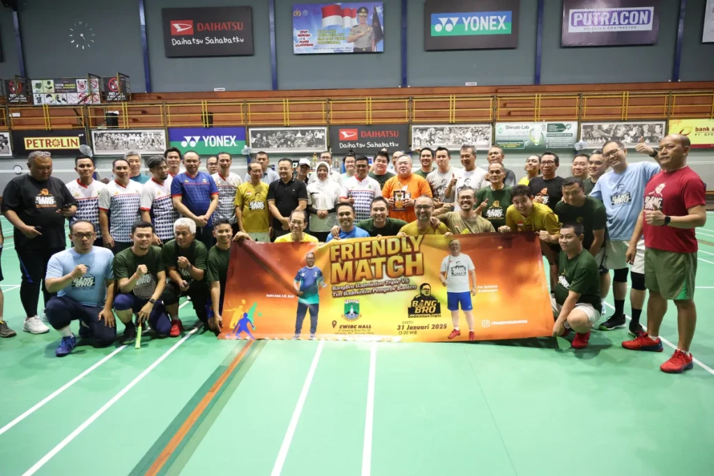 Adu Santai di Lapangan, Gubernur Andra Soni Taklukkan BangBro di Serpong