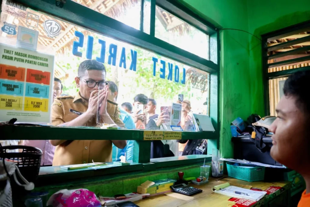 Pesan Andra Soni dari Pantai Florida: Kesan Wisatawan Jadi Kunci Majunya Pariwisata Banten