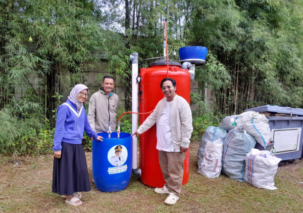 Di Tengah Darurat Sampah, Gubernur Banten Turun Tangan Beri Toren POC dan Biogas