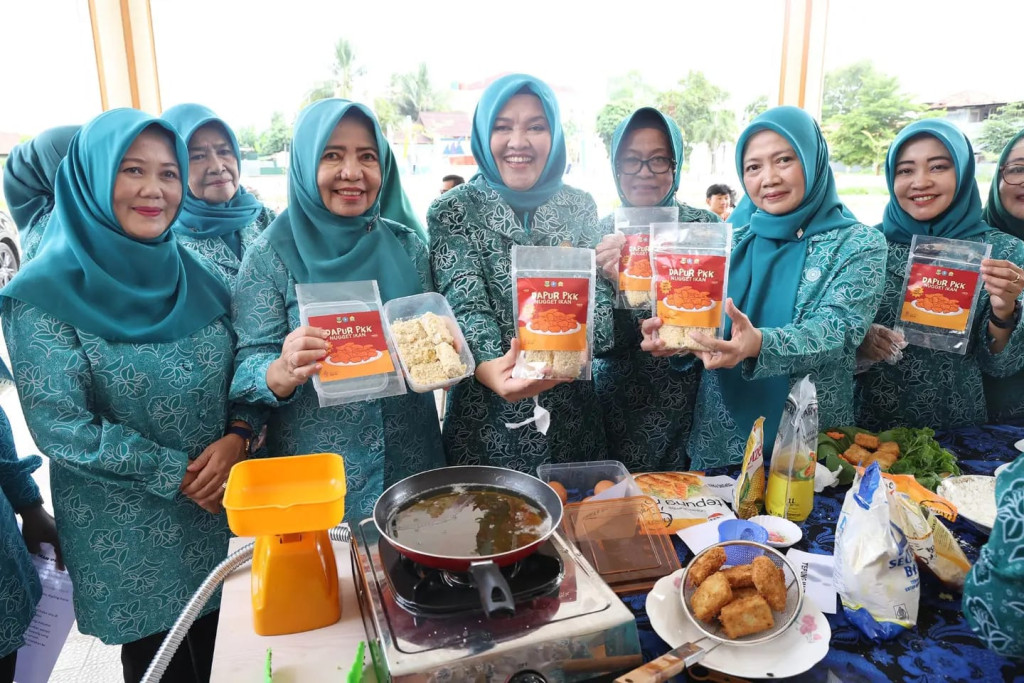 Pj Ketua TP PKK Provinsi Banten Gelar  Demo Olahan Nugget Ikan Patin, Penuhi Gizi Anak