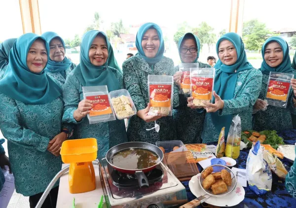 Pj Ketua TP PKK Provinsi Banten Gelar  Demo Olahan Nugget Ikan Patin, Penuhi Gizi Anak