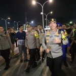 Kapolda Banten Sapa Pemudik di Pelabuhan Merak Cilegon