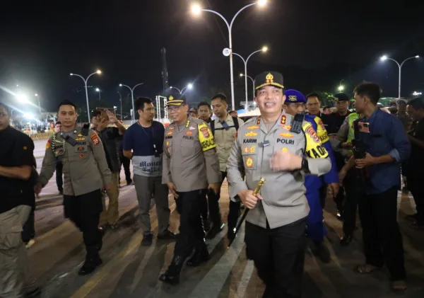 Kapolda Banten Sapa Pemudik di Pelabuhan Merak Cilegon