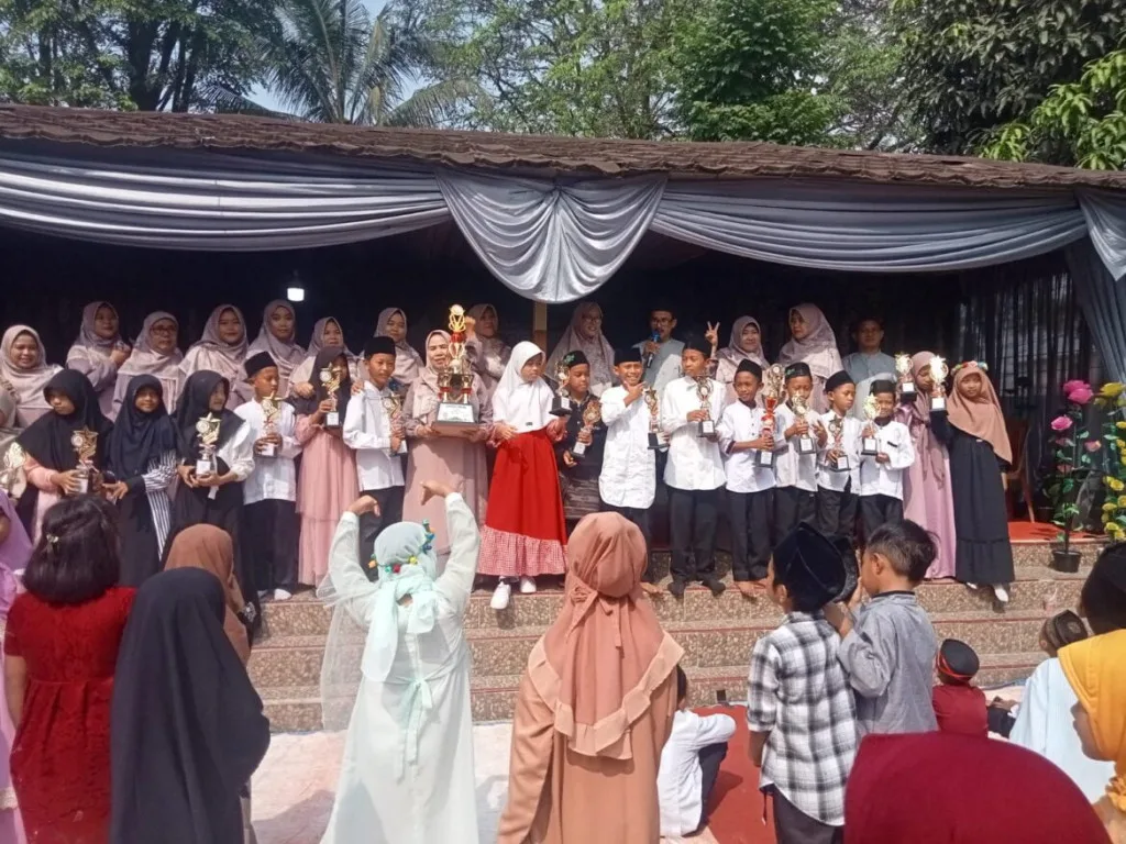 UPT SDN Gabus 3 Gelar Pelepasan Siswa/i Kelas VI & Kenaikan Kelas 1 - 5 di Meriahkan Pentas Seni