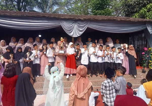 UPT SDN Gabus 3 Gelar Pelepasan Siswa/i Kelas VI & Kenaikan Kelas 1 - 5 di Meriahkan Pentas Seni