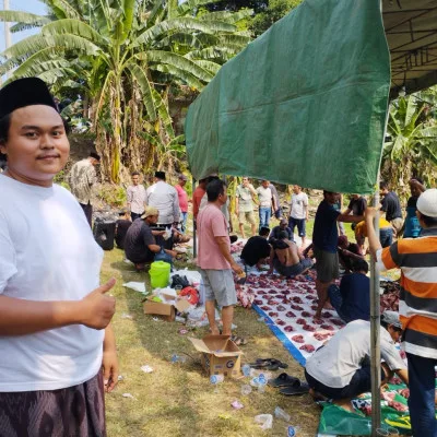 Penyembelihan Hewan Qurban Oleh Warga Pengabuan