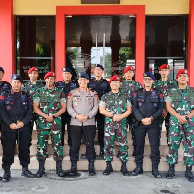 Dansat Brimob Polda Banten Menerima Kunjungan Dangroup 1 Kopassus