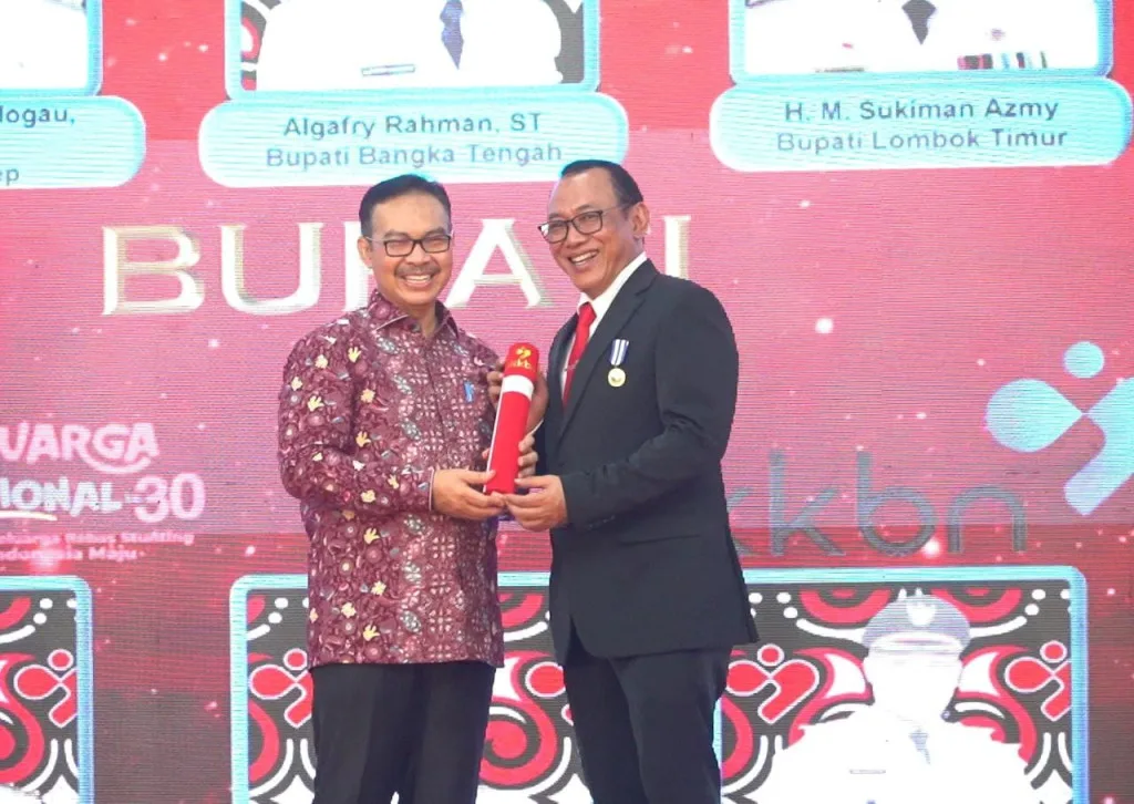 Dalam Sehari, Wali Kota Helldy Terima Dua Penghargaan