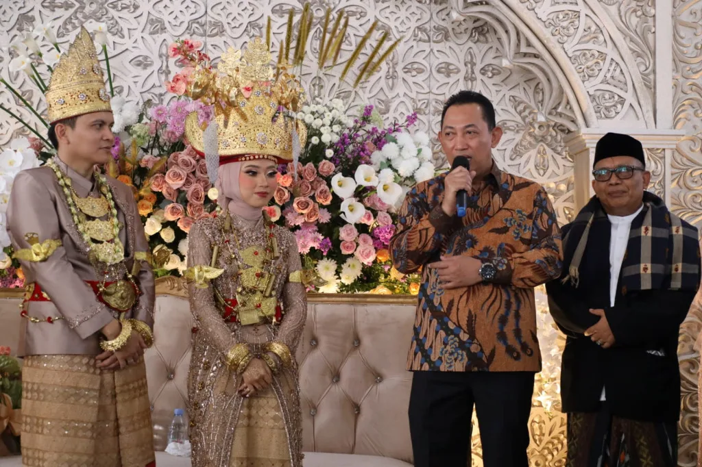 Kapolri Didampingi Kapolda Banten Hadiri Pernikahan Putri Ulama Banten KH. Matin Syarkowi
