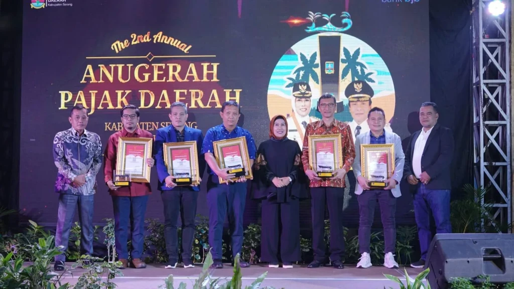 Bupati Serang Beri Penghargaan Puluhan Wajib Pajak Daerah
