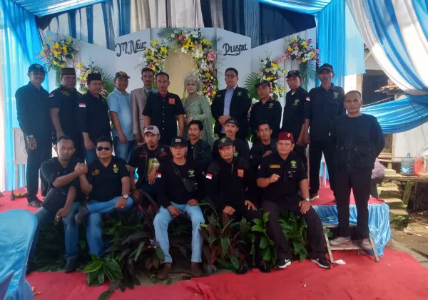 Gelar Resepsi Pernikahan Putra Ketua DPC Pamarayan Dari Ormas Jawara Banten Bersatu (JBB) Berjalan Lancar.