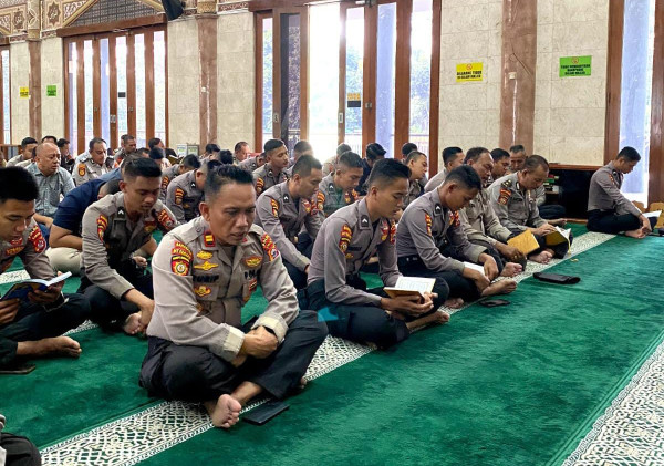 Polda Banten Gelar Pembinaan Rohani dan Mental Kepada Personel