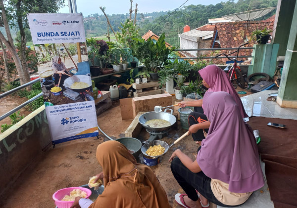 Dorong Pemberdayaan Perempuan, LAZ Al Azhar Maksimalkan Potensi Ibu-ibu di Desa Haurngombong
