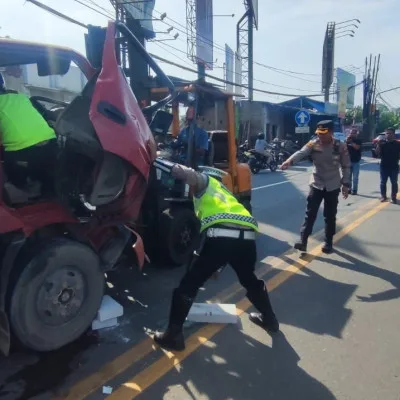 Kecelakaan Beruntun di Cikupa, Satlantas Polresta Tangerang Lakukan Evakuasi dan Pemeriksaan