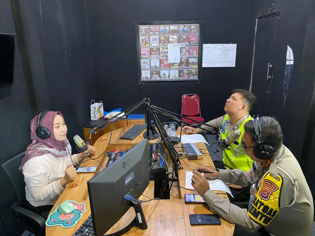 Ditlantas Polda Banten Gelar Talkshow Sosialisasi Operasi Patuh Maung 2023 di Radio Serang Gawe