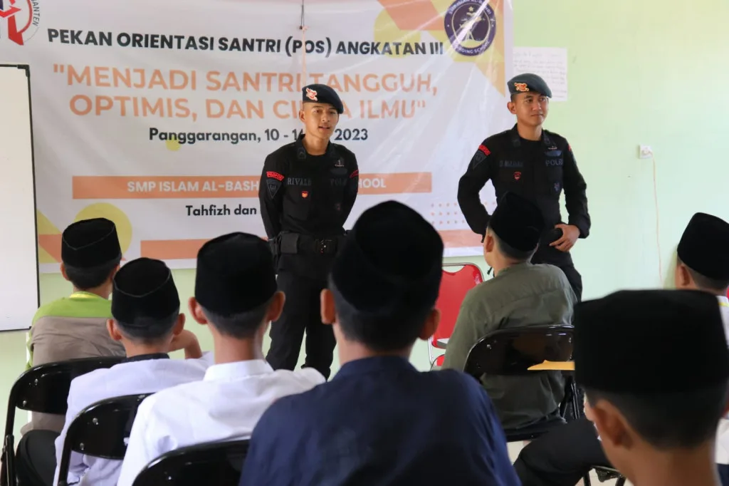 Satbrimob Polda Banten Berikan Latihan PBB kepada Santri