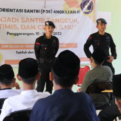 Satbrimob Polda Banten Berikan Latihan PBB kepada Santri