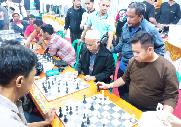 H. Hojali Mengundang Pemain Catur Se-Kota Cilegon.