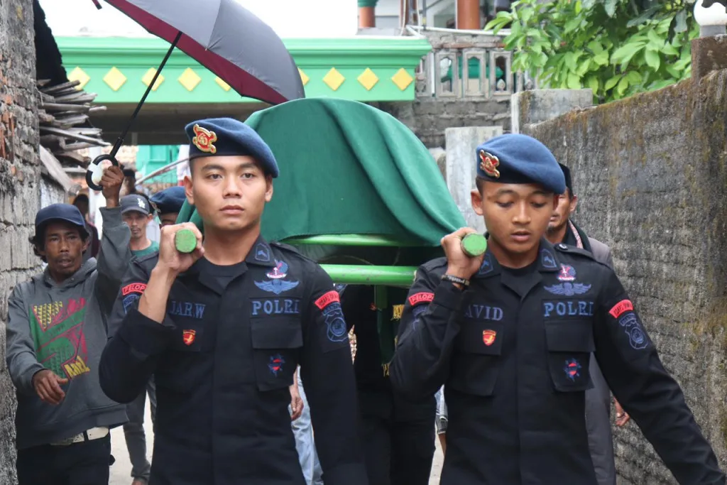 Kehadiran Polisi di Masyarakat, Brimob Banten Lakukan Sambang Duka