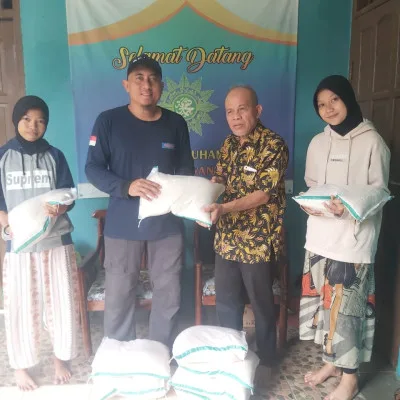 Bahagiakan Yatim dan Mualaf, LAZ Al Azhar Salurkan Fidyah di Wilayah Depok dan Tangsel