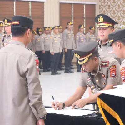 Kapolda Banten Pimpin Upacara Sertijab Ka Spn Polda Banten dan 2 Kapolres.