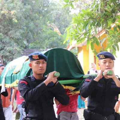 Sinergitas Polisi Bersama Masyarakat, Satbrimob Banten Lakukan Sambang Duka