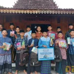 Bahagiakan Yatim, LAZ Al Azhar Yogyakarta Salurkan Paket Peralatan Sekolah