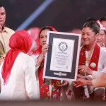 Pj Gubernur Al Muktabar Dampingi Rombongan PKK Provinsi Banten Dalam Pemecahan Rekor Dunia Angklung