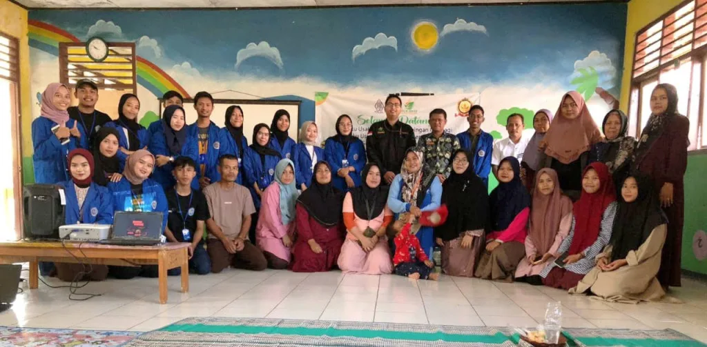 Sosialisasi UMKM dan Sertifikat Halal Gratis Bagi Pelaku Usaha di Desa Sukanegara.