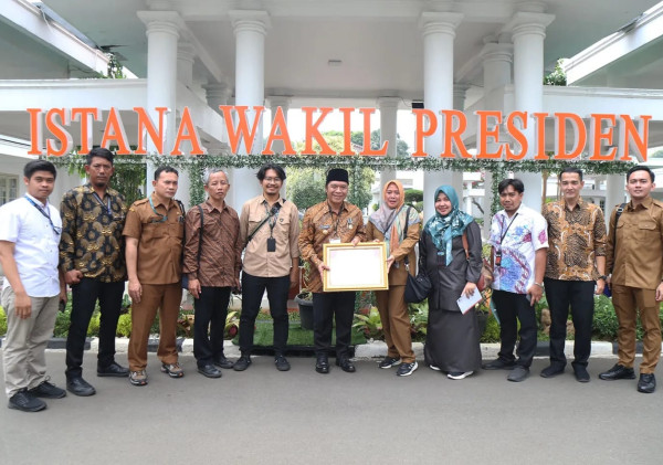 Pj Gubernur Banten Al Muktabar Raih Anugerah Adhikarya Pembangunan Pertanian