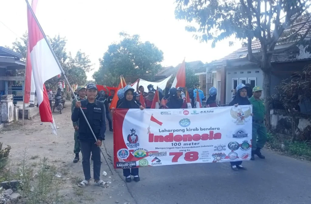 Peringati HUT ke-78 RI, Warga Desa Gemilang Puncu Gelar Kirab Merah Putih Sepanjang 100 Meter