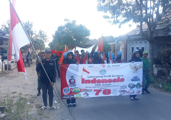 Peringati HUT ke-78 RI, Warga Desa Gemilang Puncu Gelar Kirab Merah Putih Sepanjang 100 Meter