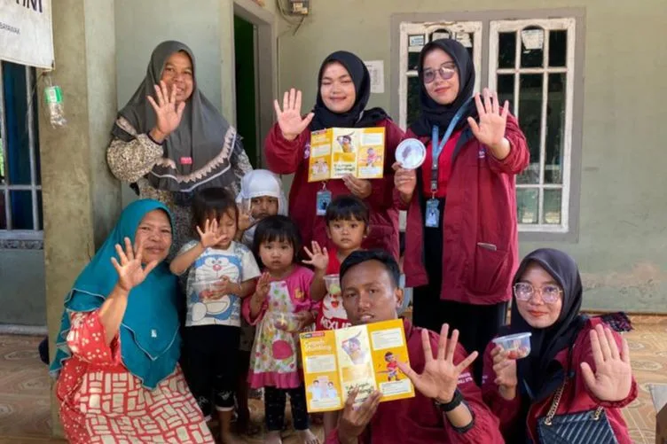 CEGAH STUNTING : KUKERTA 72 UIN BANTEN LAKUKAN PENYULUHAN SECARA DOOR TO DOOR