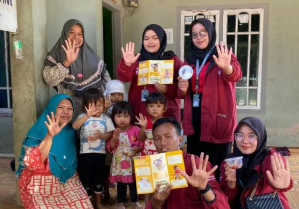 CEGAH STUNTING : KUKERTA 72 UIN BANTEN LAKUKAN PENYULUHAN SECARA DOOR TO DOOR