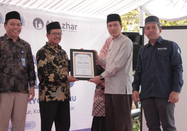 Hadirkan Pusat Edukasi Masyarakat di Pelosok Desa Jampang, LAZWaf Al Azhar dan 5 Sekolah Islam Al Azhar Bangun Saung Ilmu