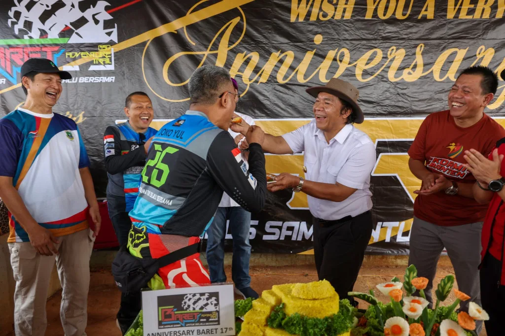 Dukung Industri Kreatif Olahraga Otomotif, Pj Gubernur Banten Al Muktabar Jajal Sirkuit Icon Enduro