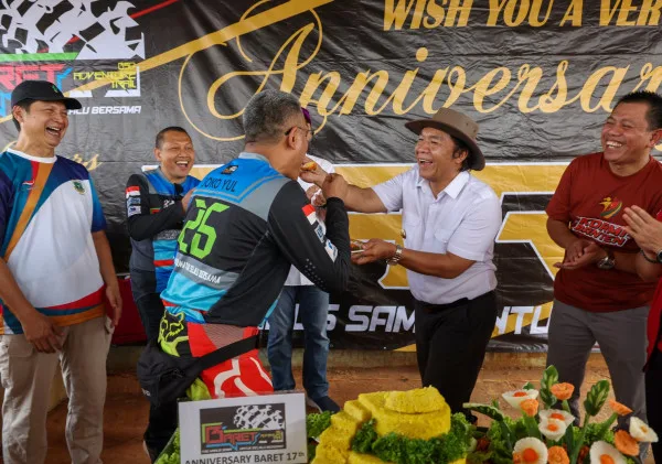 Dukung Industri Kreatif Olahraga Otomotif, Pj Gubernur Banten Al Muktabar Jajal Sirkuit Icon Enduro