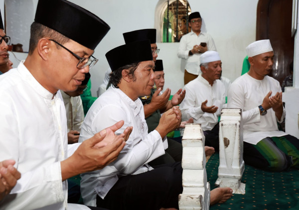 Pj Gubernur Al Muktabar Ziarah ke Sultan Maulana Hasanudin Jelang HUT ke-23 Provinsi Banten,