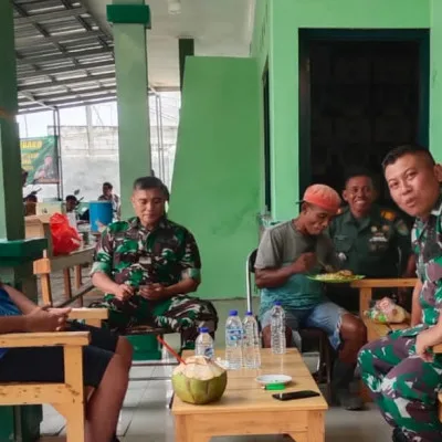 Koramil 0602-11/Tirtayasa Makan Bersama Pemulung Usai Pembersihan Sampah
