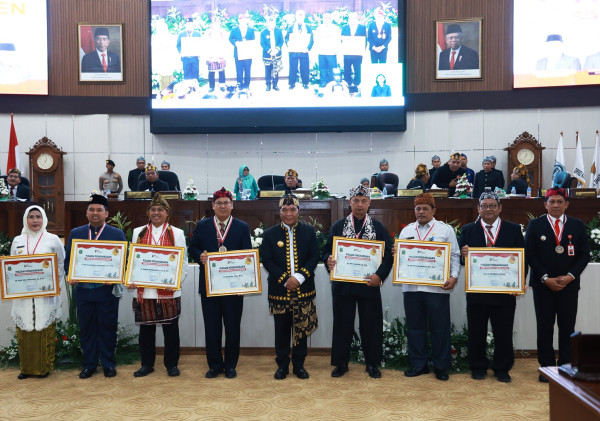 Pj Gubernur Al Muktabar Paparkan Capaian Kinerja Pembangunan pada Rapat Paripurna Istimewa HUT Ke-23 Provinsi Banten